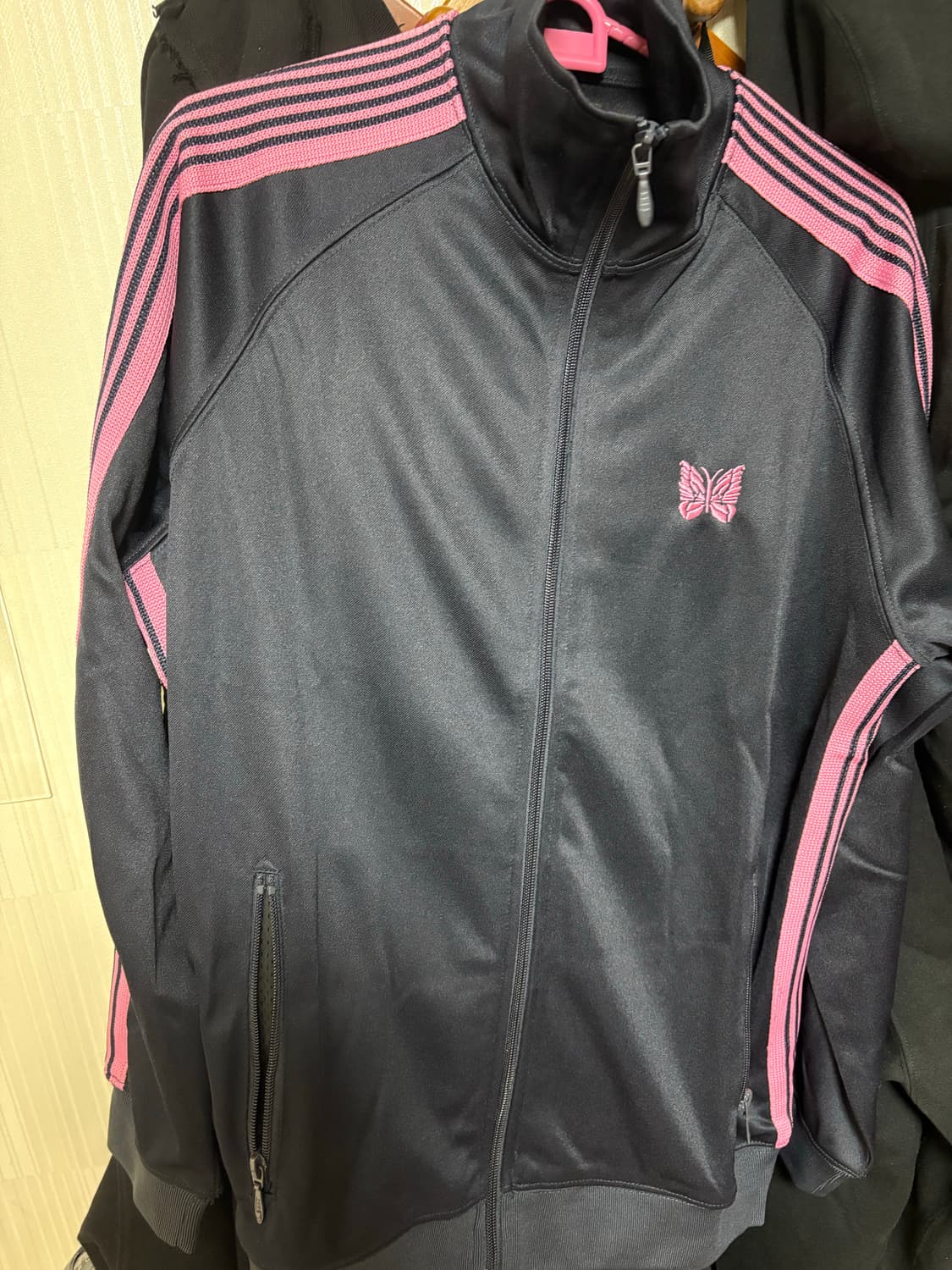 니들스 네이비 핑크 트랙자켓 상품이미지1