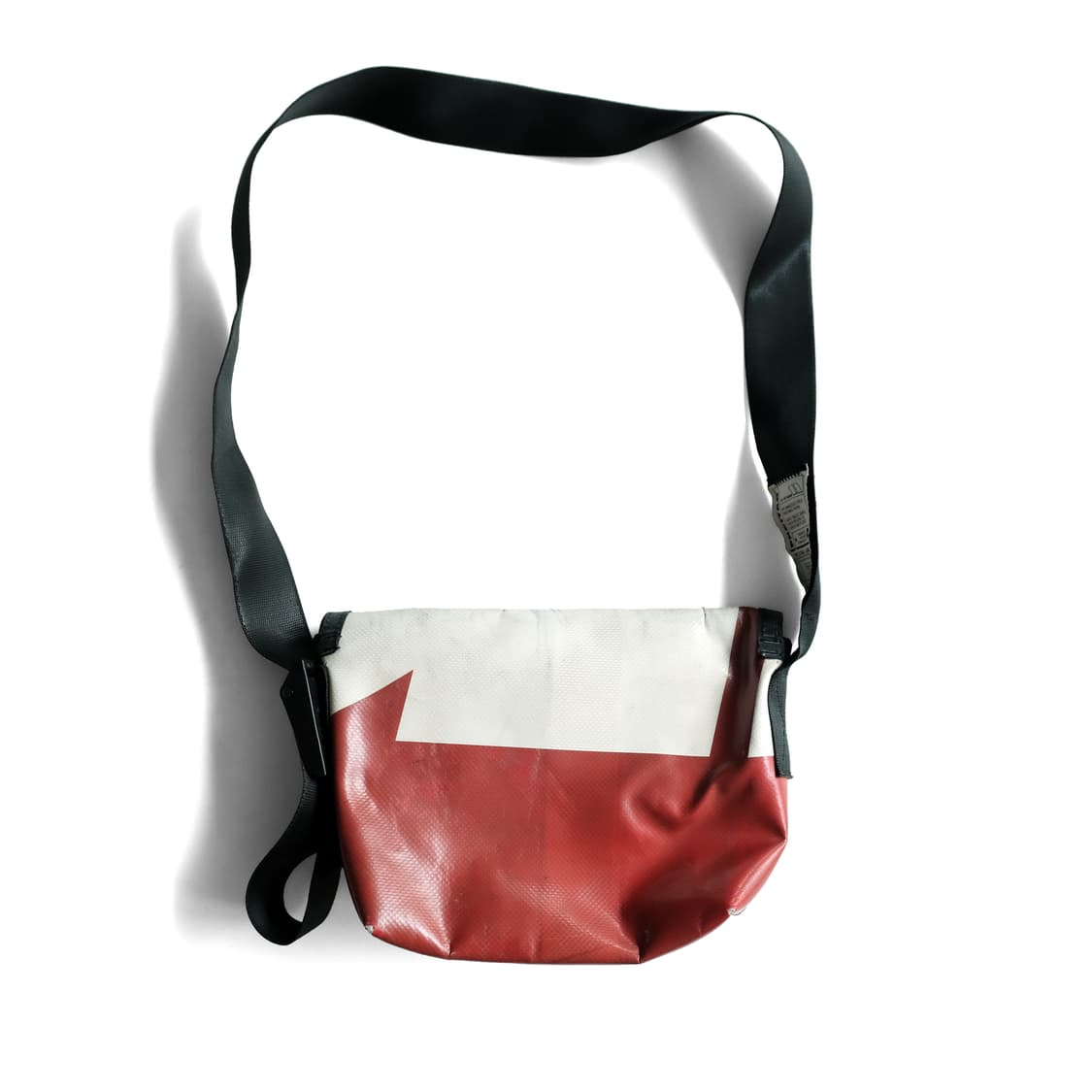 프라이탁 메신저백 하와이파이브오 레드화이트 상품이미지8