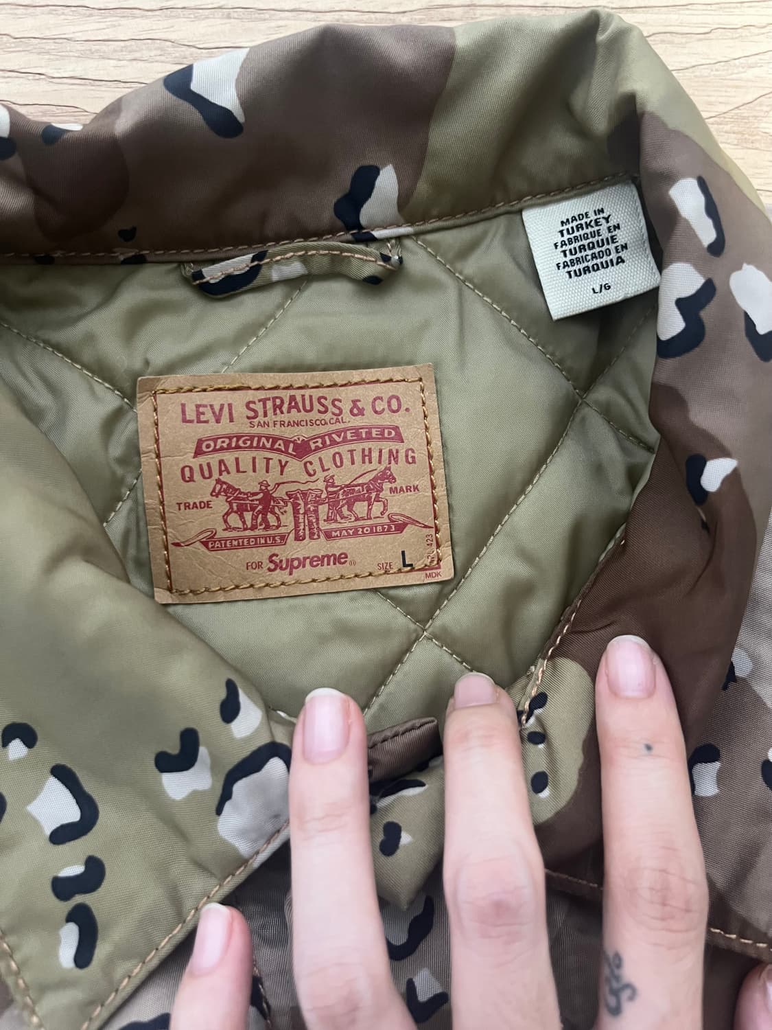 Supreme Levis Camo trucker jacket 상품이미지3