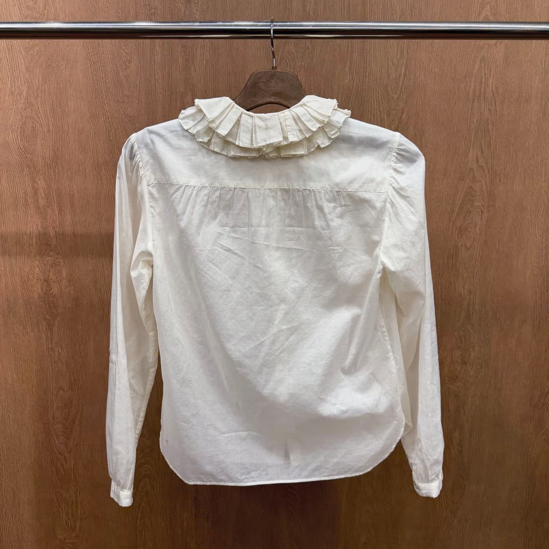 마가렛호웰 블라우스 더블 레이어드 러플 넥 히든 버튼업 디테일 아이보리 상품이미지3