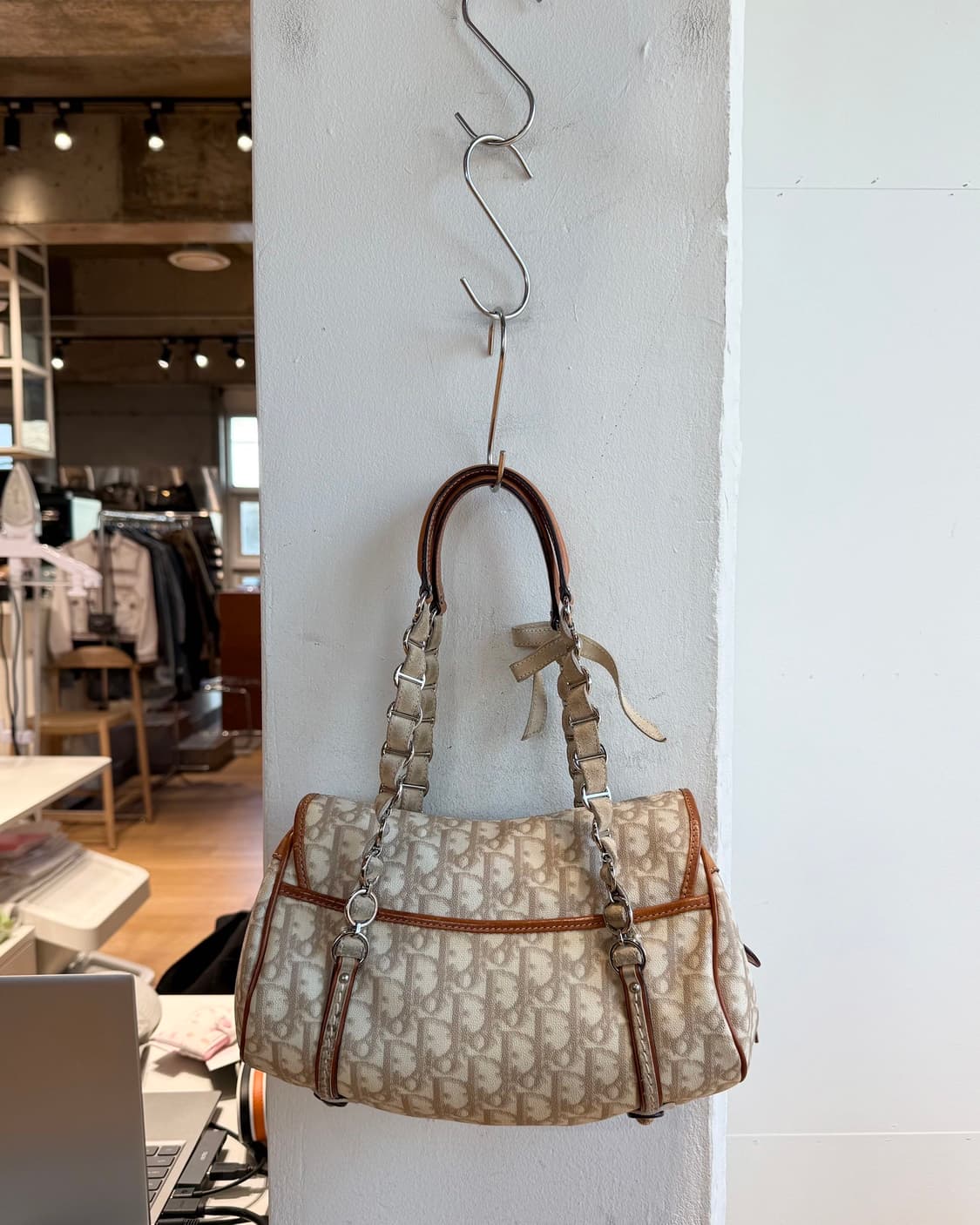 크리스찬 디올 베이지 로맨틱 트로터 숄더백  상품이미지5