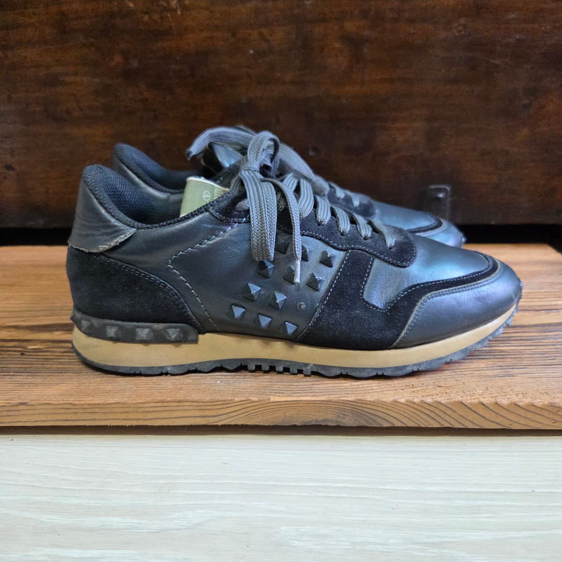 발렌티노 가라바니 락러너 로우탑 블랙 스니커즈 상품이미지4