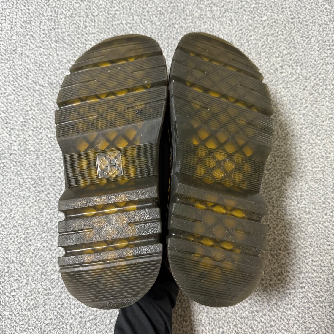 [정가 25만원] 닥터마틴 타릭 로우 UK10 290 상품이미지8