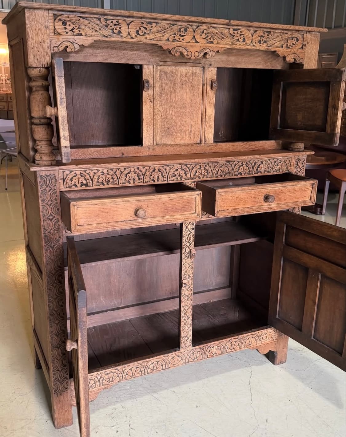 빈티지가구 앤틱가구 영국 오크 카빙 코트 컵보드 캐비넷 상품이미지4