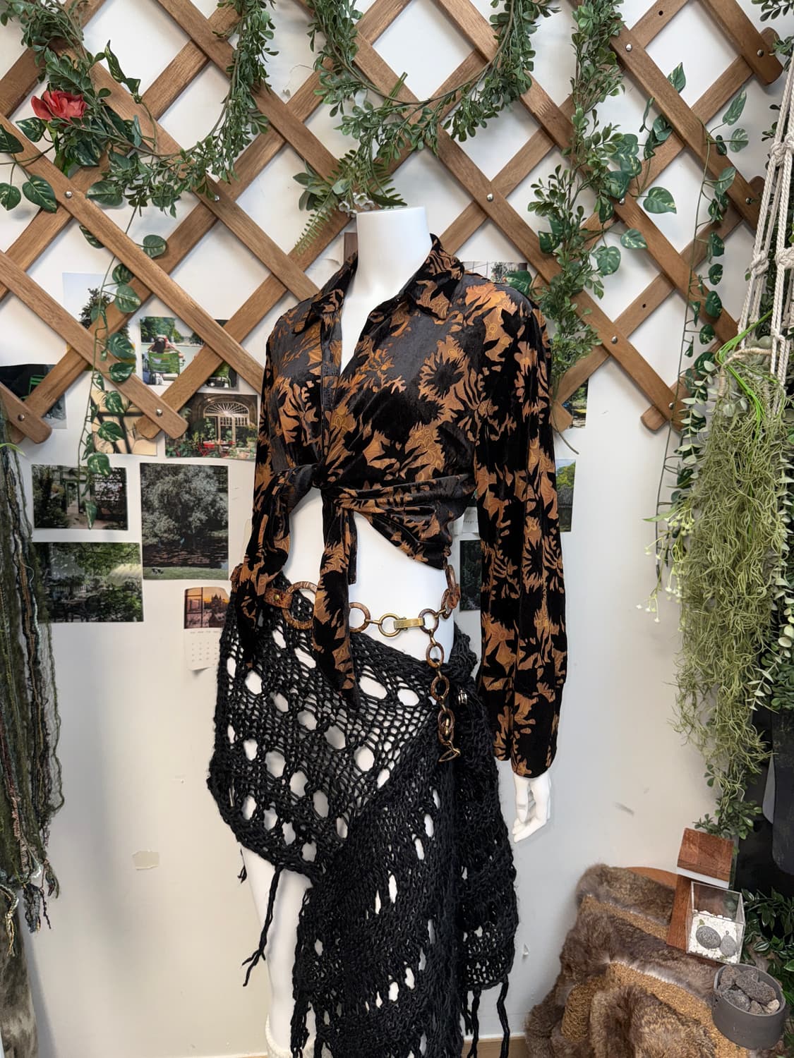 Brown oriental floral seethrough 벨벳 블라우스 상품이미지5