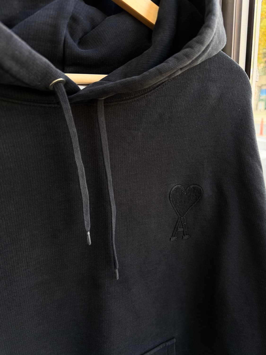 L/ 아미 드 꾀흐 블랙 자수 로고 후드티 상품이미지6