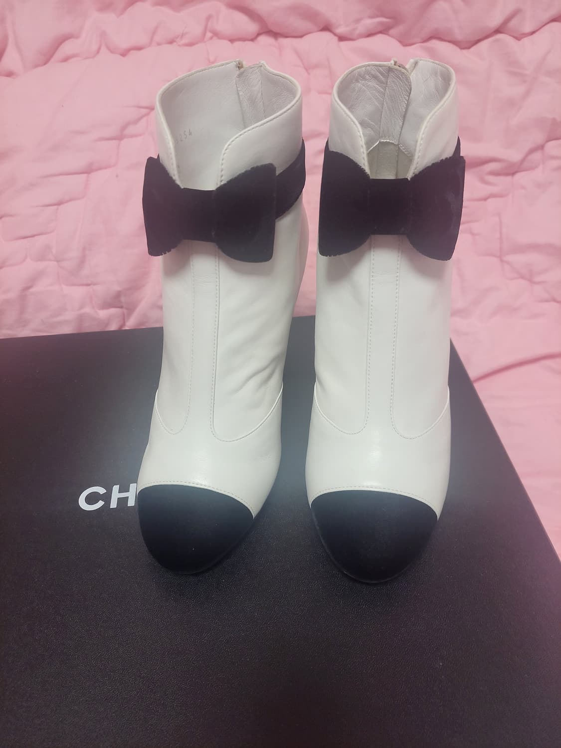 정품)급처새상품!샤넬 리본 로고 앵클 부츠 구두 힐 상품이미지2