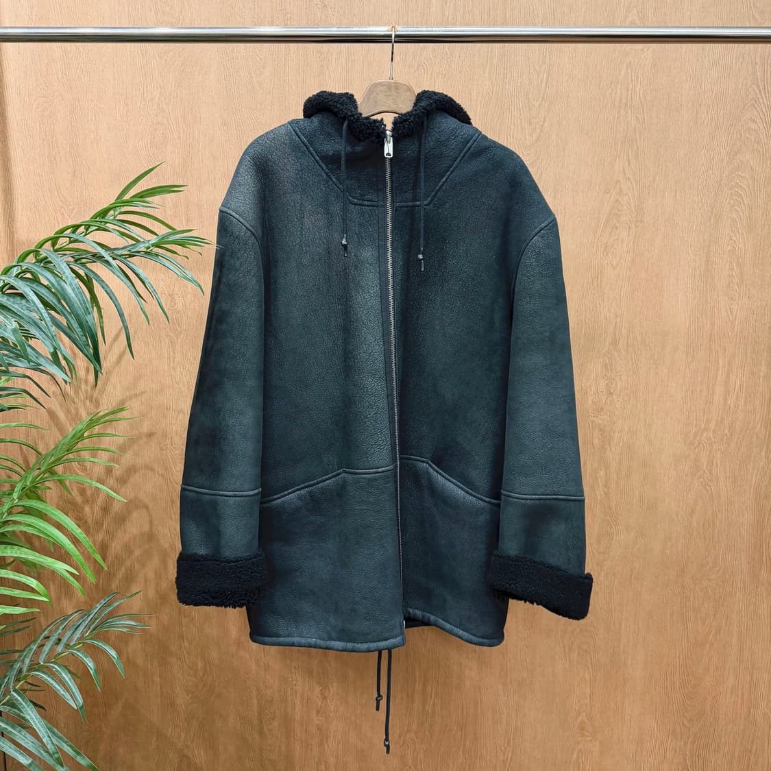 이지 시즌 3 후드 무스탕 셰어링 안감 드로우 스트링 디테일 루즈핏 블랙 상품이미지1