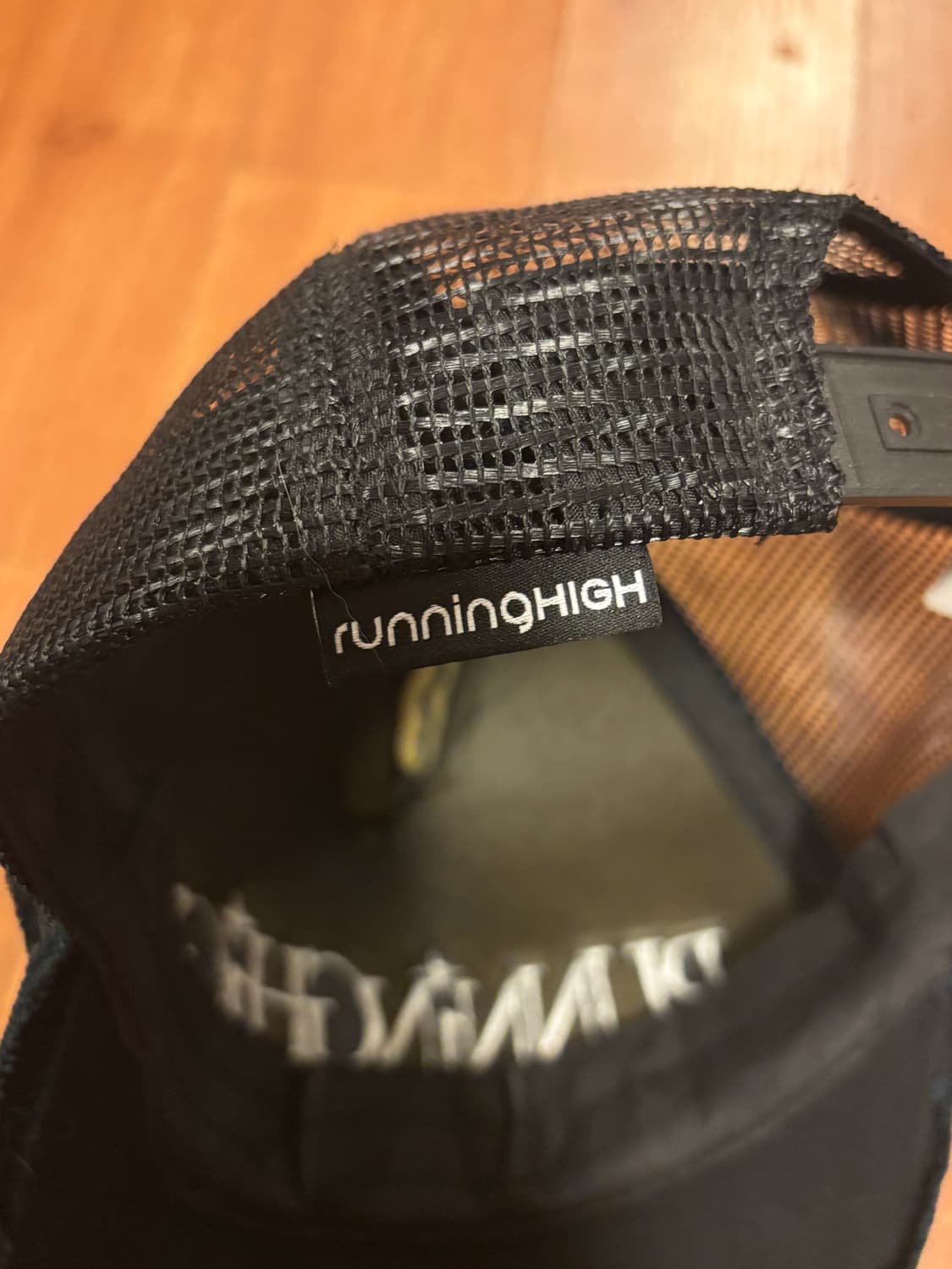 러닝하이 레터링 워시드 메쉬캡 블랙 상품이미지3