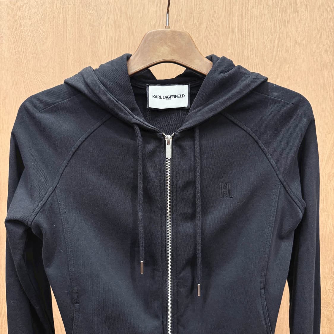칼 라거펠트 후드집업 KL로고 자수 디테일 슬림핏 블랙 상품이미지4