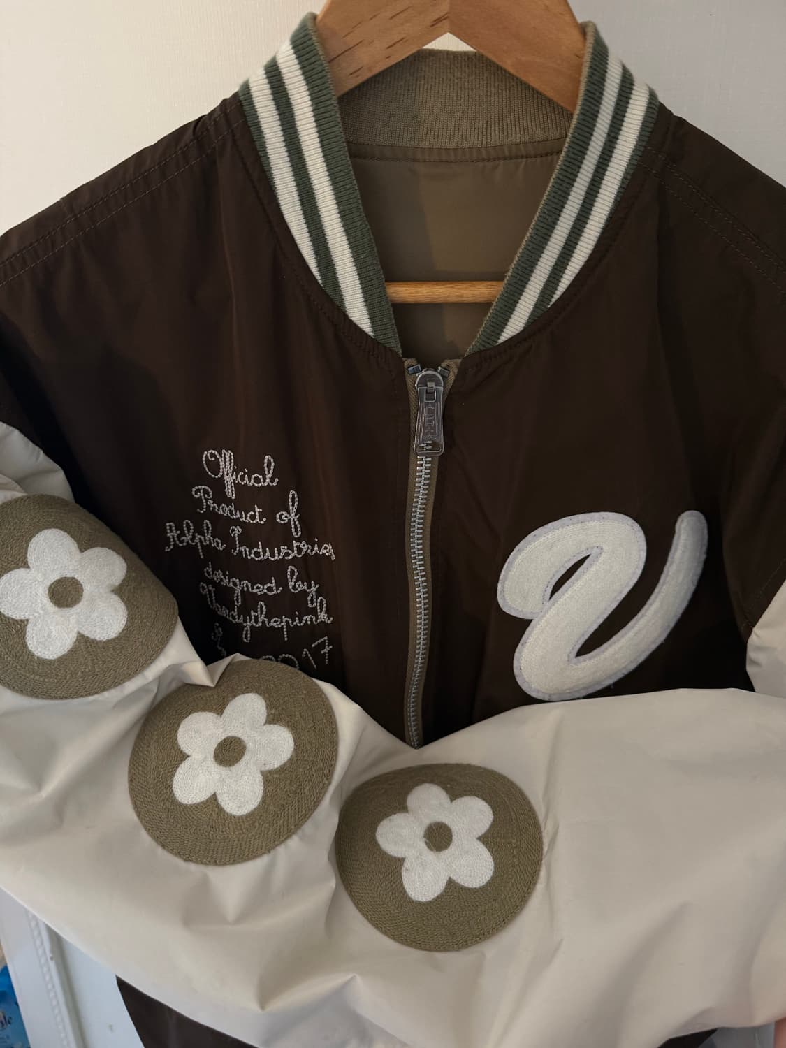 반디 더 핑크 x 알파 인더스트리 봄버 자켓 리드 그레이 상품이미지2