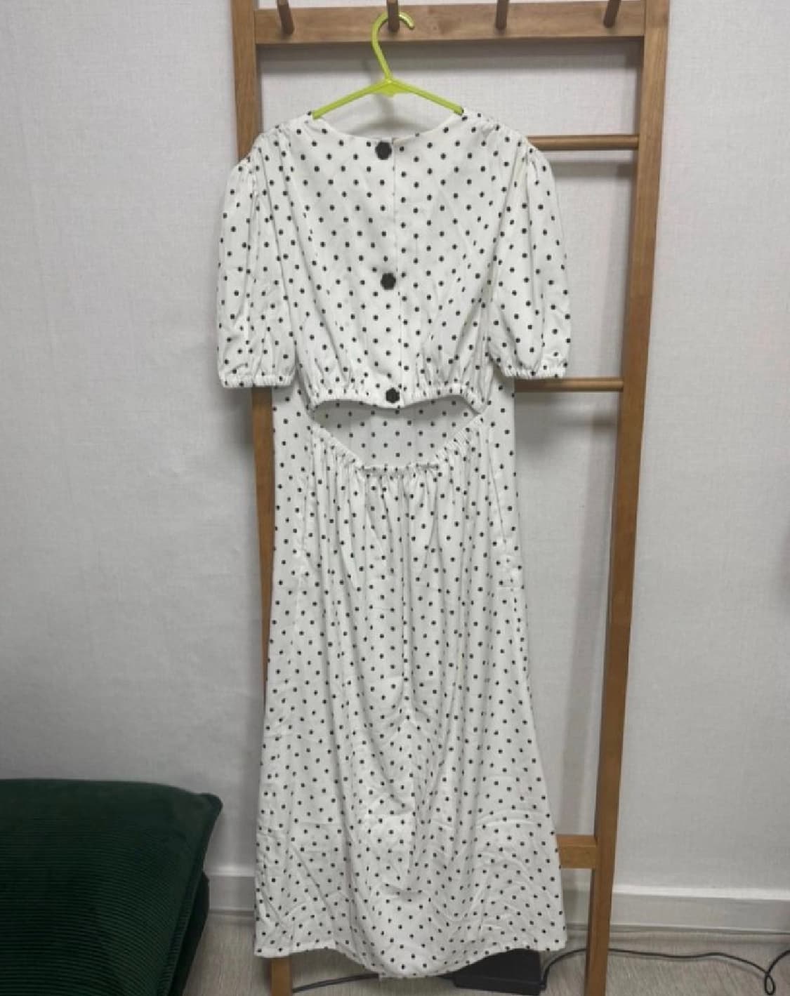 필로컬리 백슬릿 꽃단추 도트 롱 원피스 Free 상품이미지7