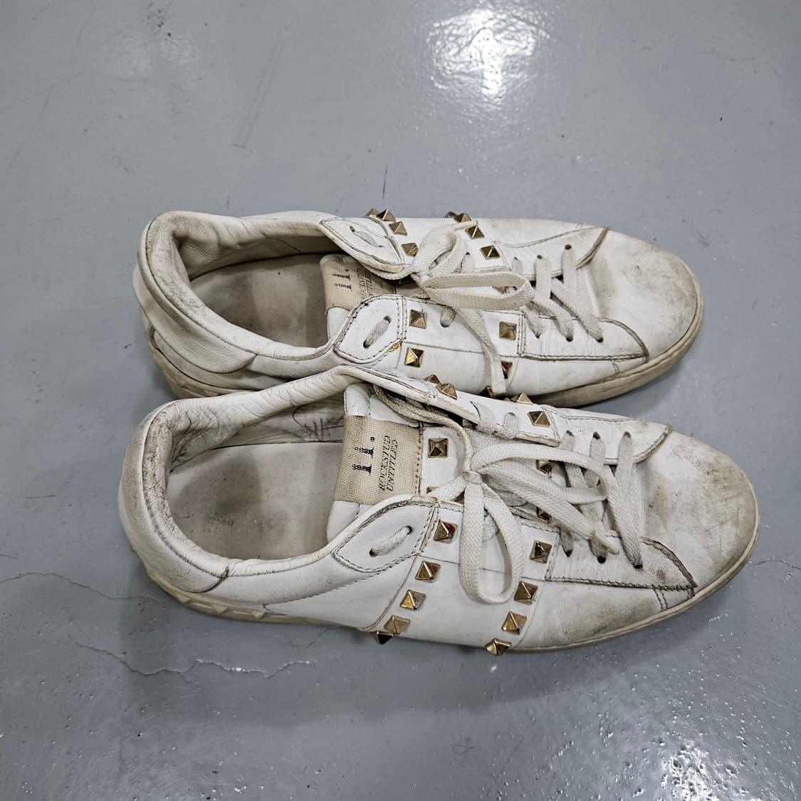 40 발렌티노 락스터드 스니커즈 0316Y 상품이미지2