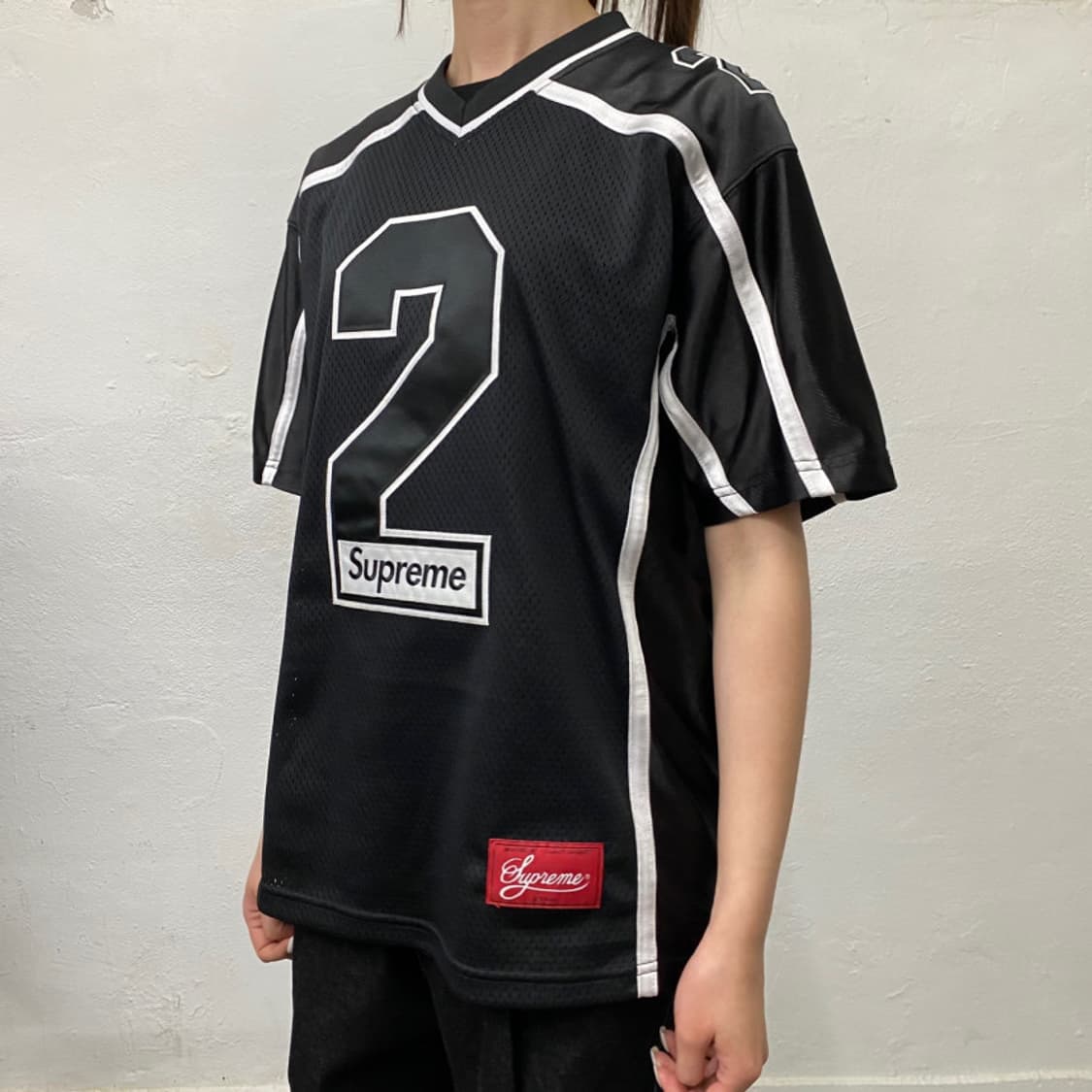 슈프림 21ss week13 블랙컬러 어보브 올 풋볼 매쉬 반팔 상품이미지1