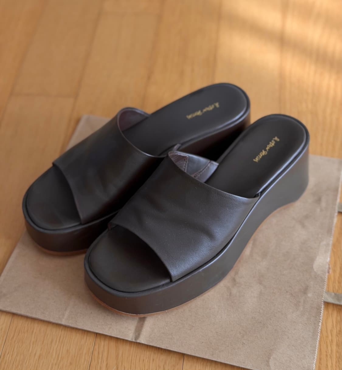 앤아더스토리즈 가죽 샌들 상품이미지3