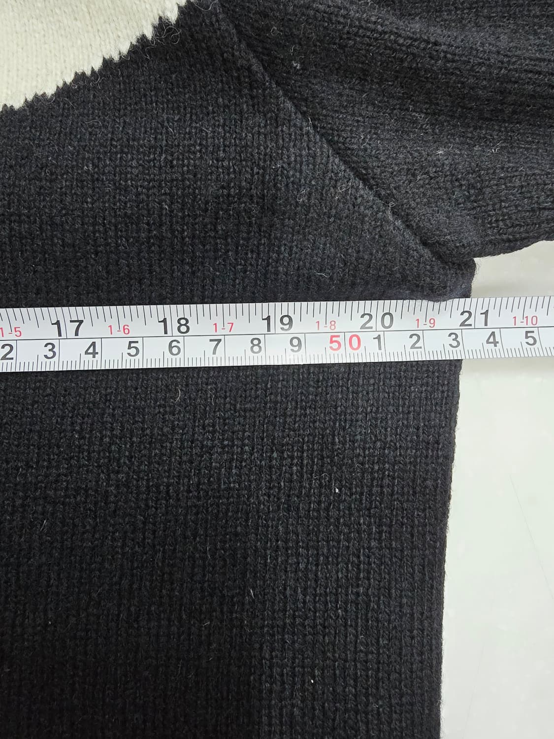 루이까스텔 블랙/레드 방풍 반집업 니트100 상품이미지8