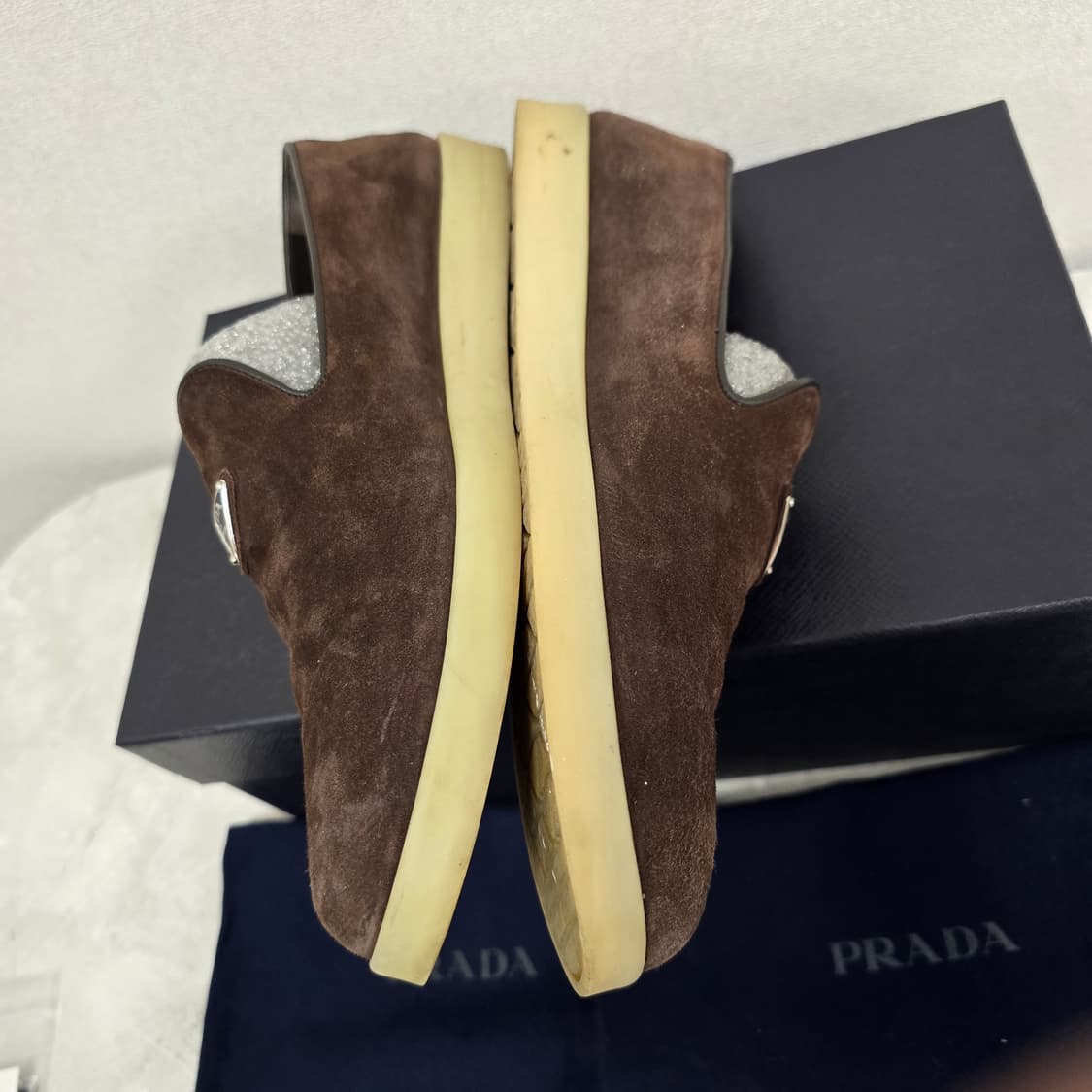 프라다 스웨이드 삼각 로고 로퍼 8사이즈 판매 상품이미지2