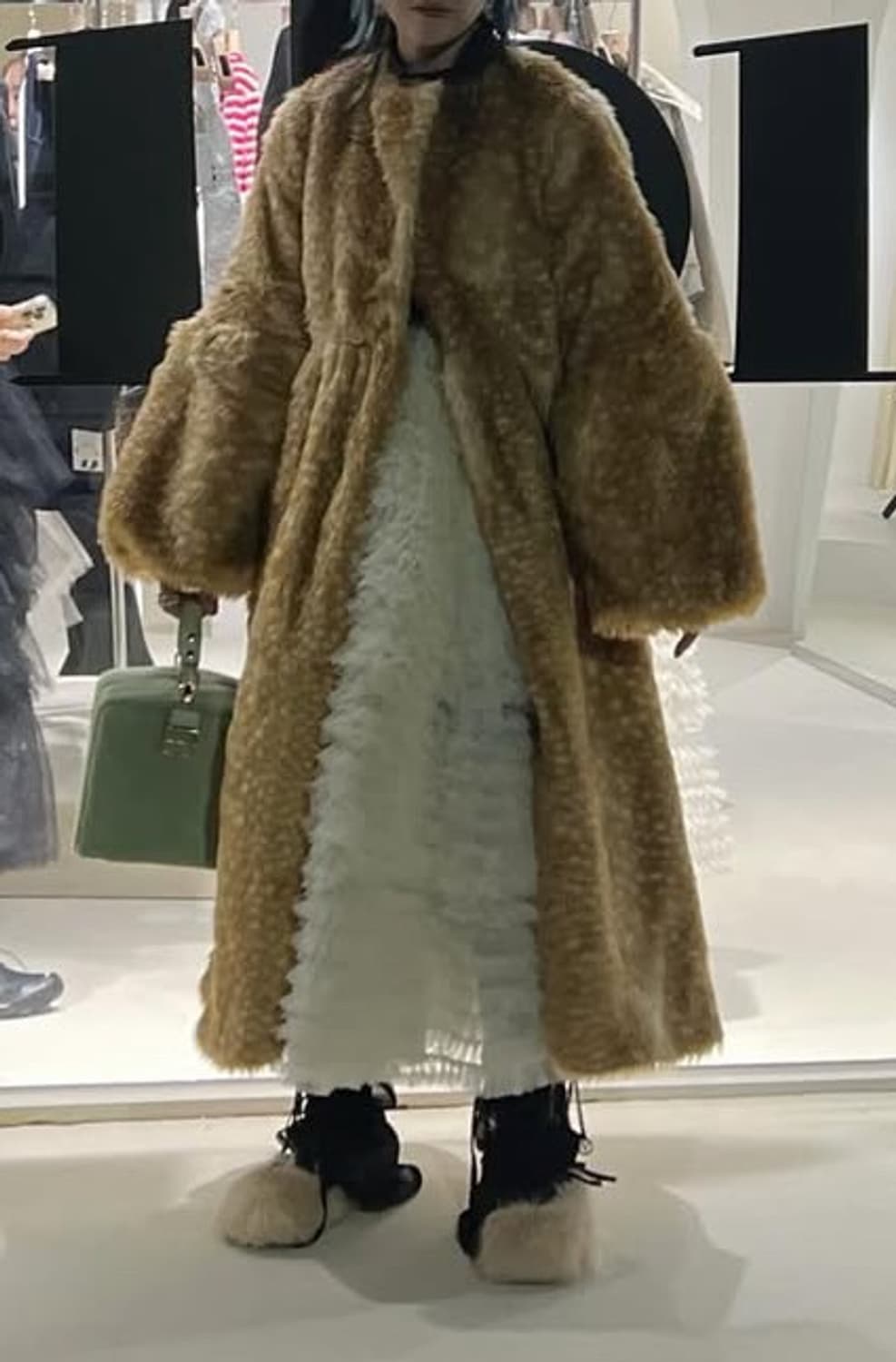 Bibiy miriam fur coat 퍼코트 새상품 상품이미지4