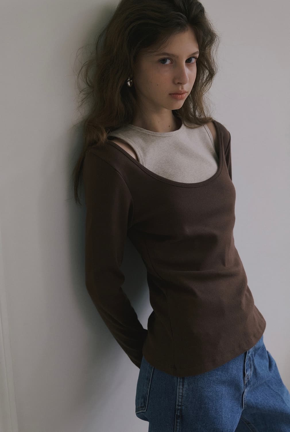 (새상품) 오버듀플레어 홀터넥 슬리브리스 오트밀 상품이미지5