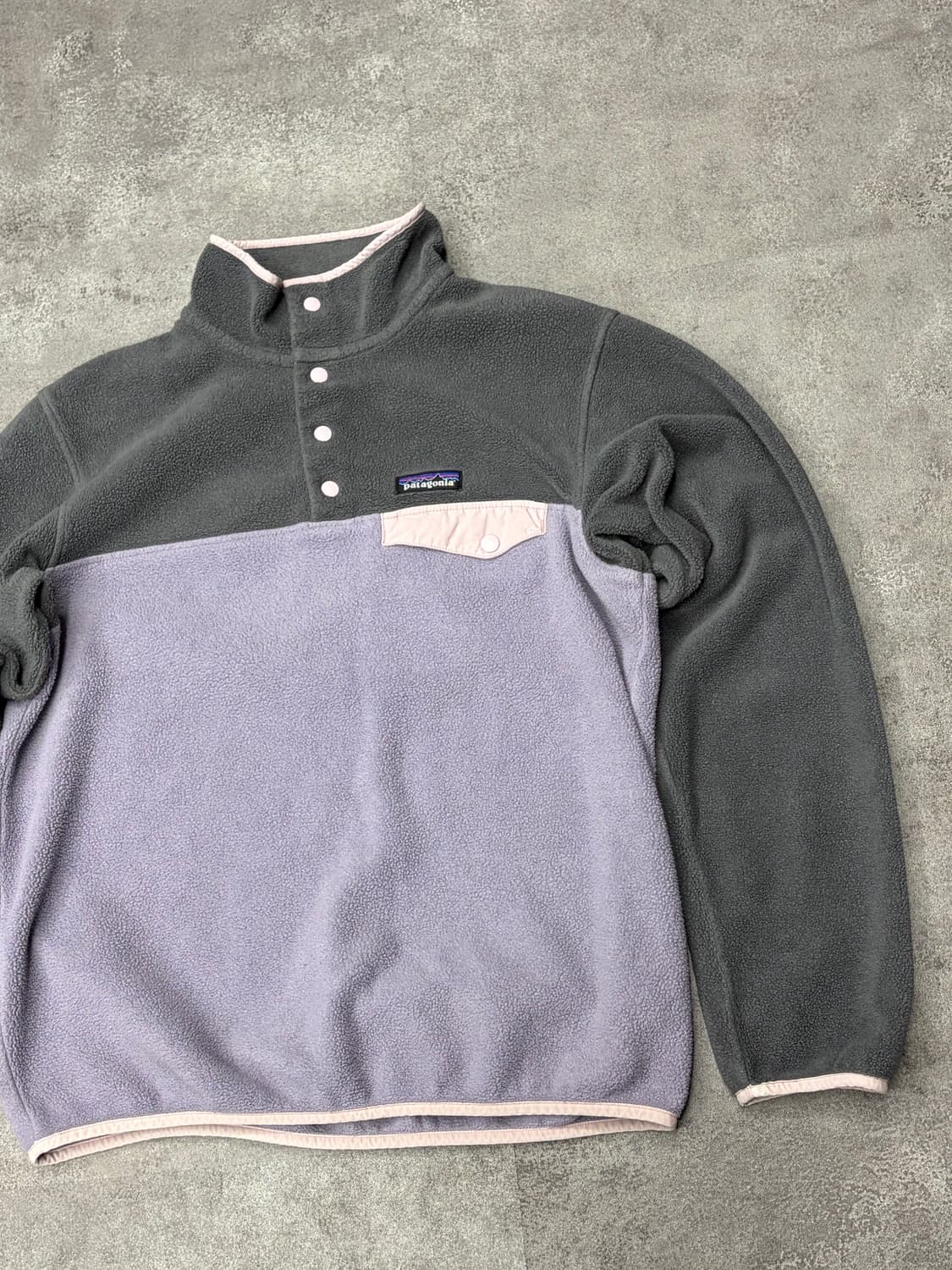10s 파타고니아 신칠라 플리스 풀오버 회색/보라 투톤. 상품이미지3