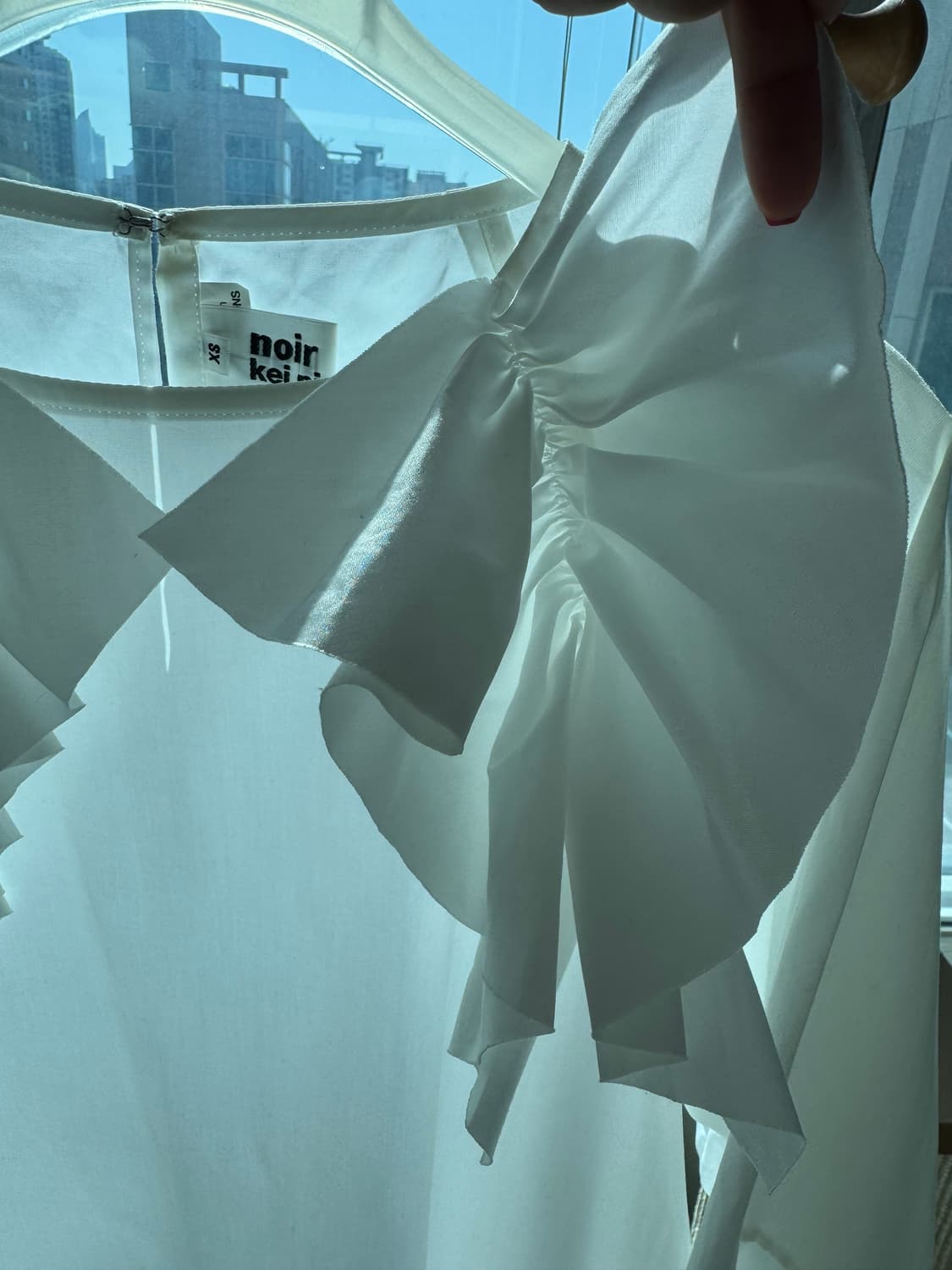 Noir kei ninomiya frill top white 상품이미지3