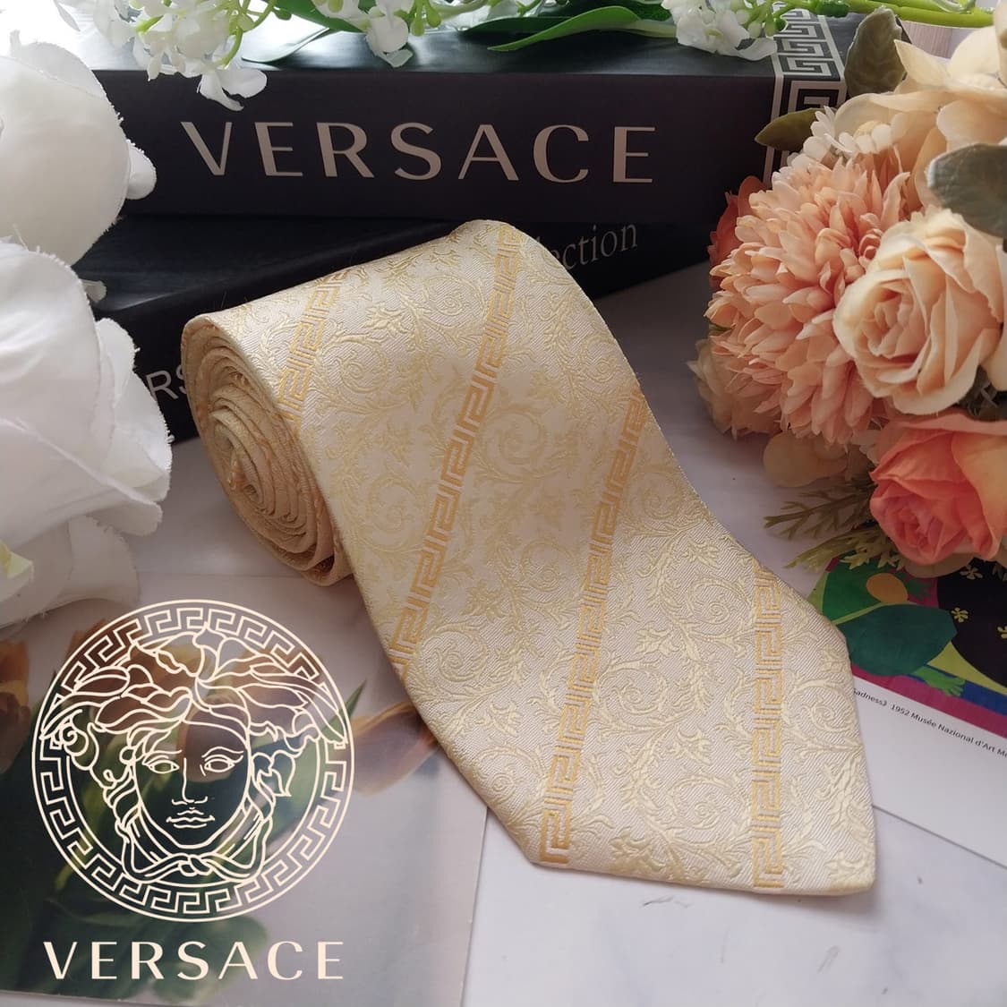 베르사체 실크 로고 문양 자카드 넥타이 8.7cm A+등급 K1837
 상품이미지1
