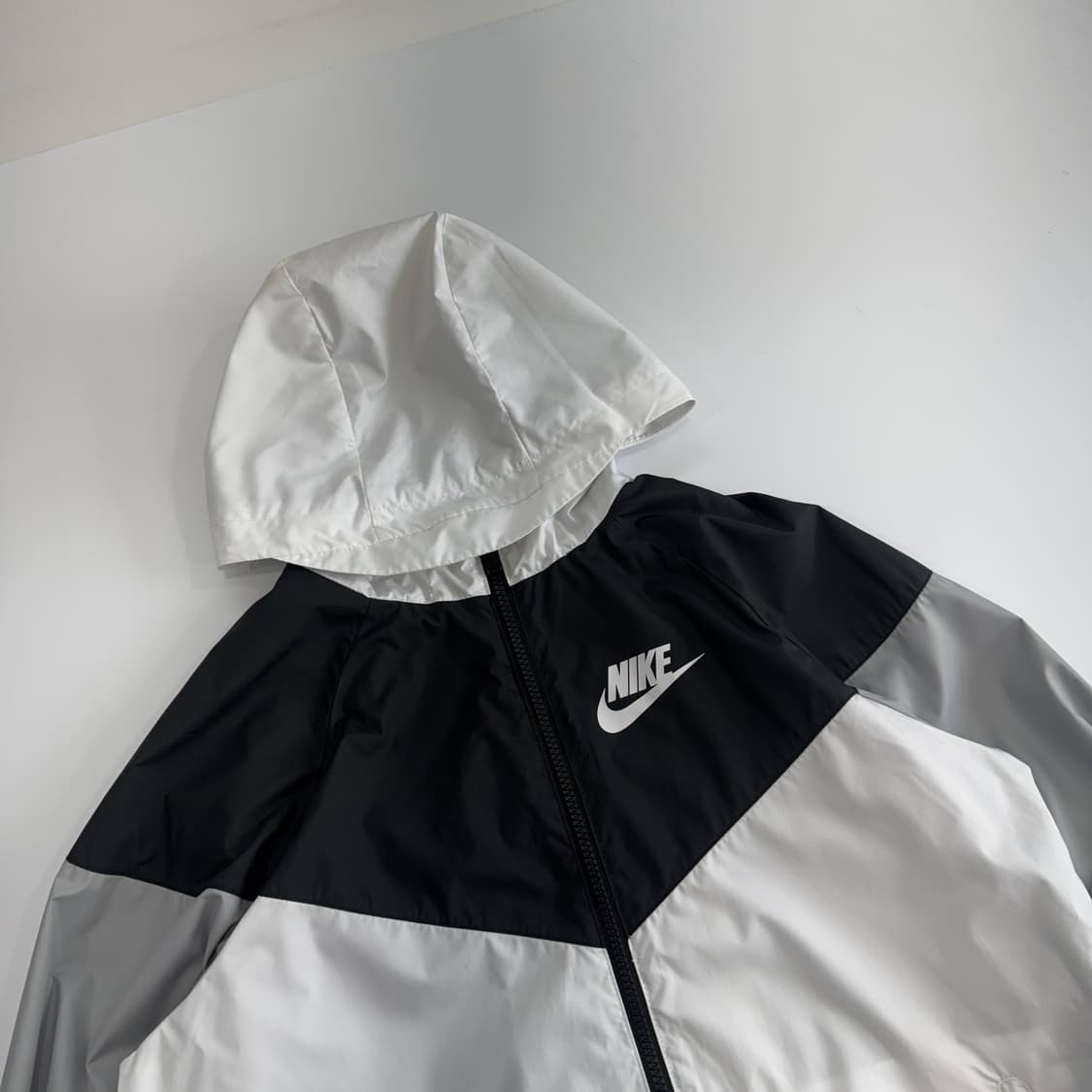 Nike 나이키 블랙 화이트 배색 바람막이 상품이미지4