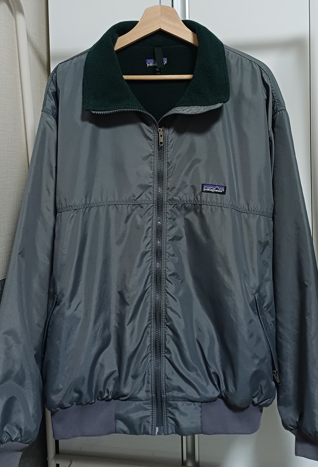🇺🇸 파타고니아 쉘드 신칠라 자켓 - 그레이 / 포레스트 그린 상품이미지1