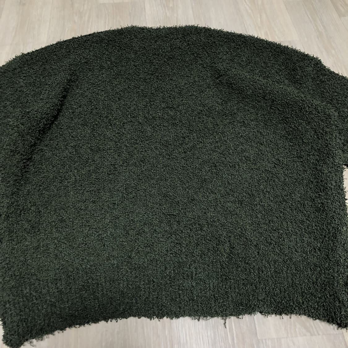 (M) 새상품 키뮤어 KIIMUIR 부클 테일 크루넥 니트 카키 상품이미지9