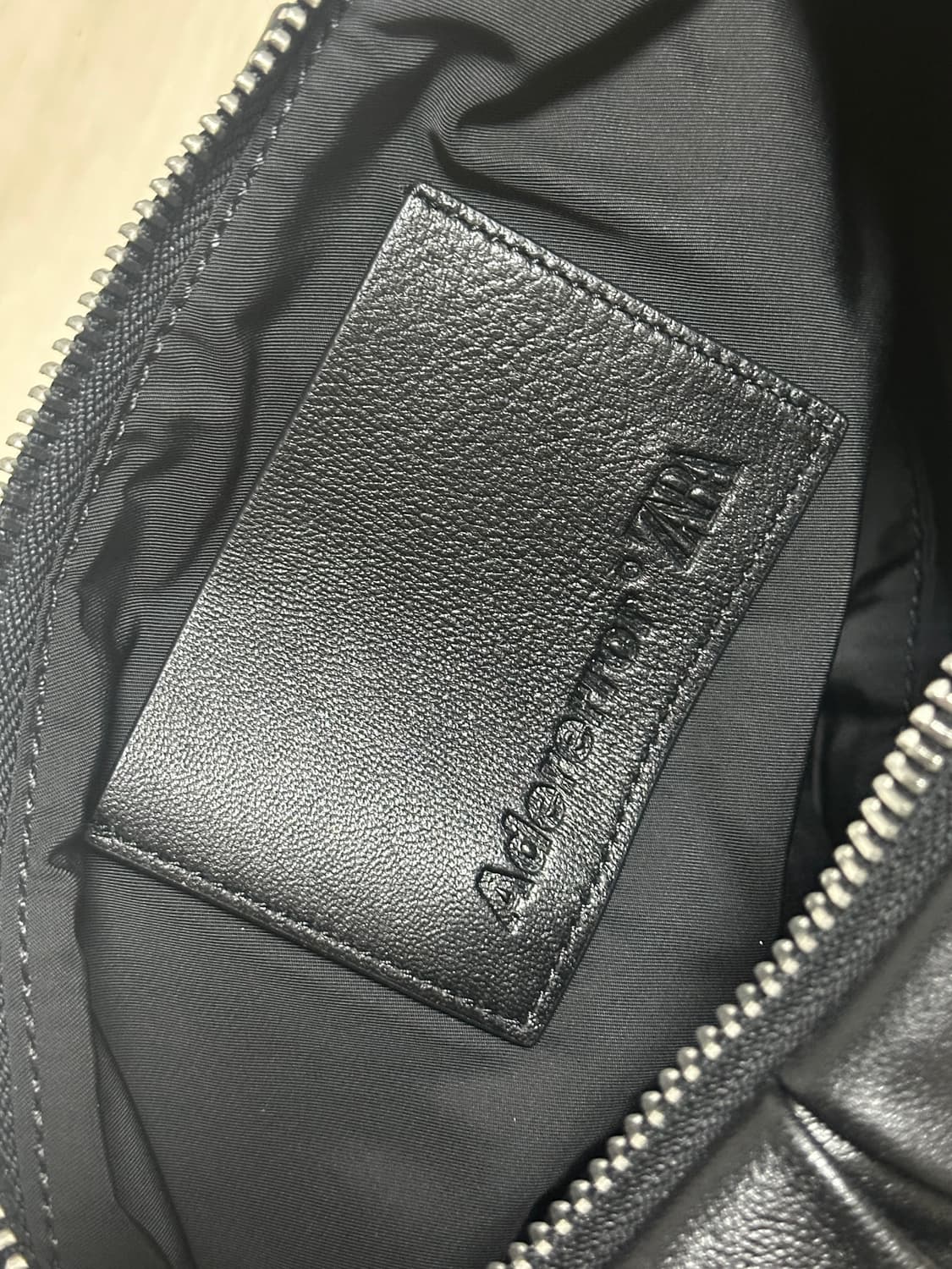 자라 아더에러 매듭 레더 숄더백 신품급 상품이미지5