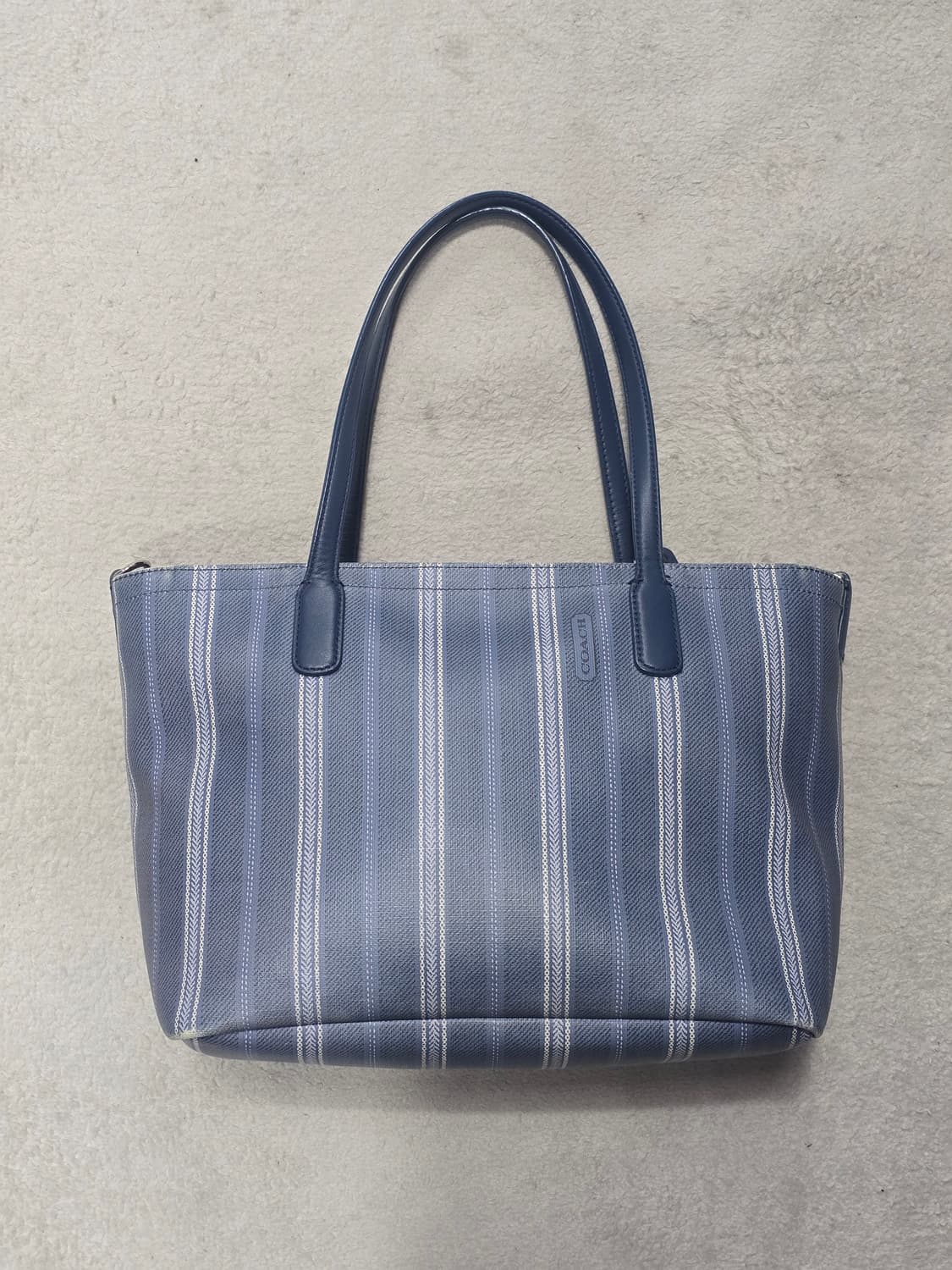 코치 스트라이프 PVC 레더 토트백  상품이미지1