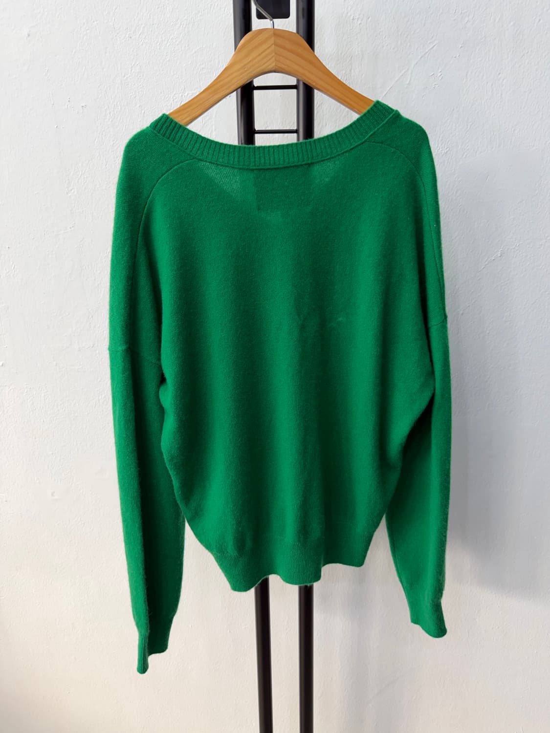 정품) 마쥬 루즈핏 자수로고 캐시미어100 니트 0 상품이미지4