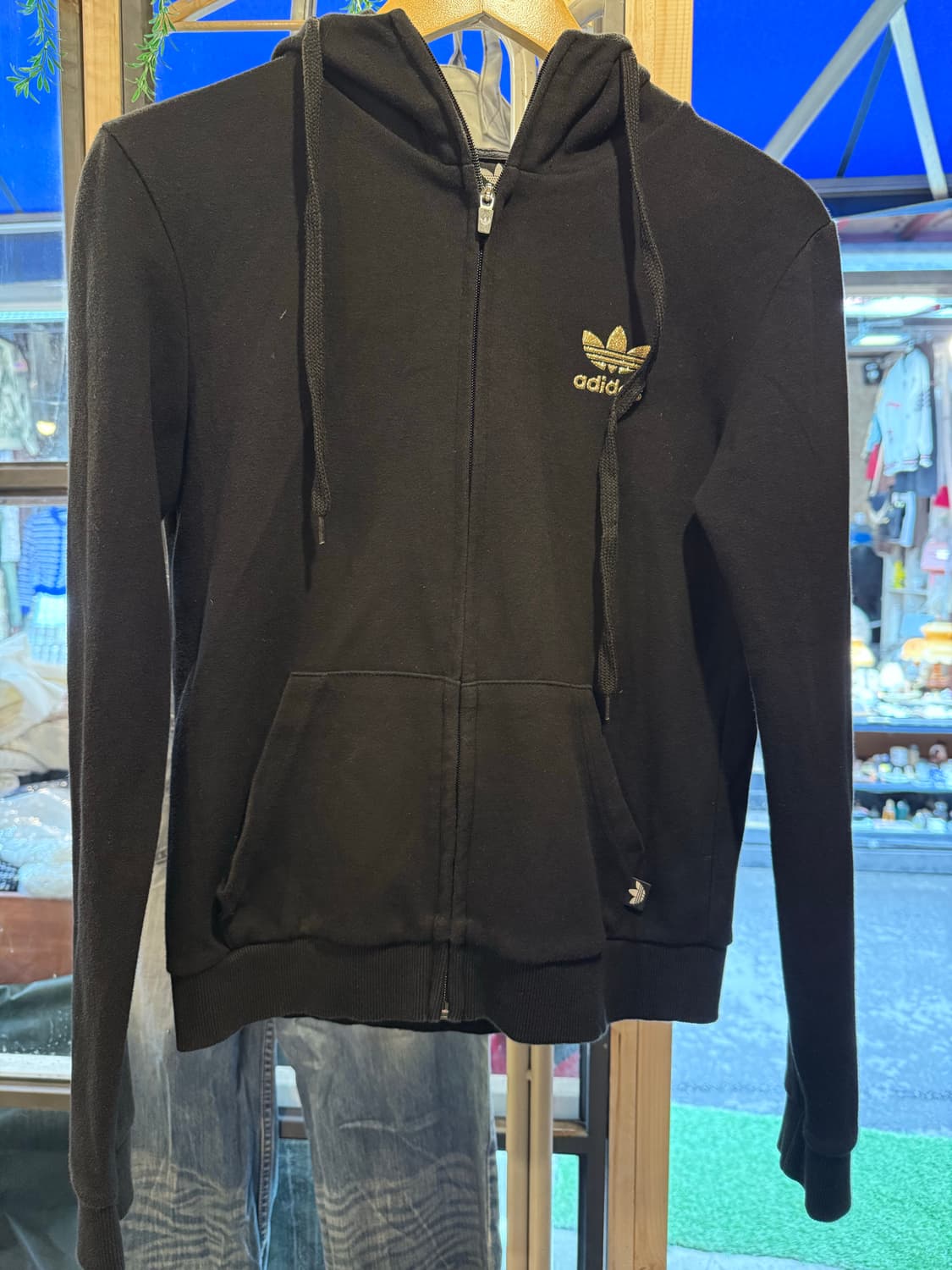 아디다스 금장로고 블랙 후드집업 상품이미지1