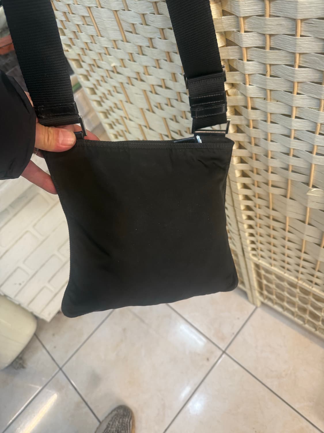 정품 프라다 나일론 크로스백 팝니다 상품이미지4