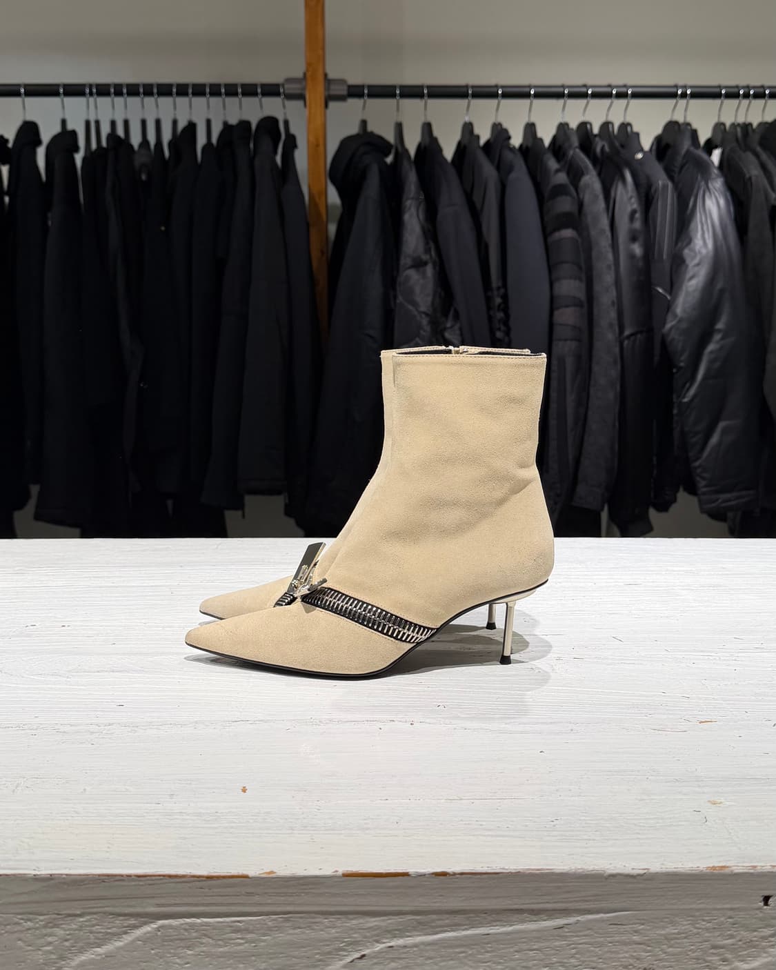 코페르니 베이지 스웨이드 지퍼디테일 앵클부츠 상품이미지5