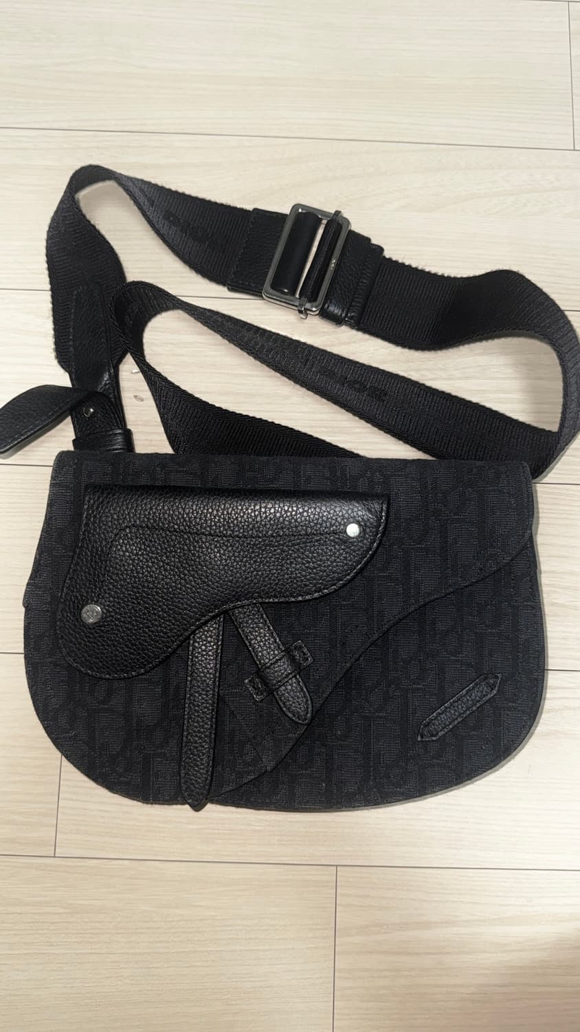 디올 새들 파우치 크로스백 상품이미지1