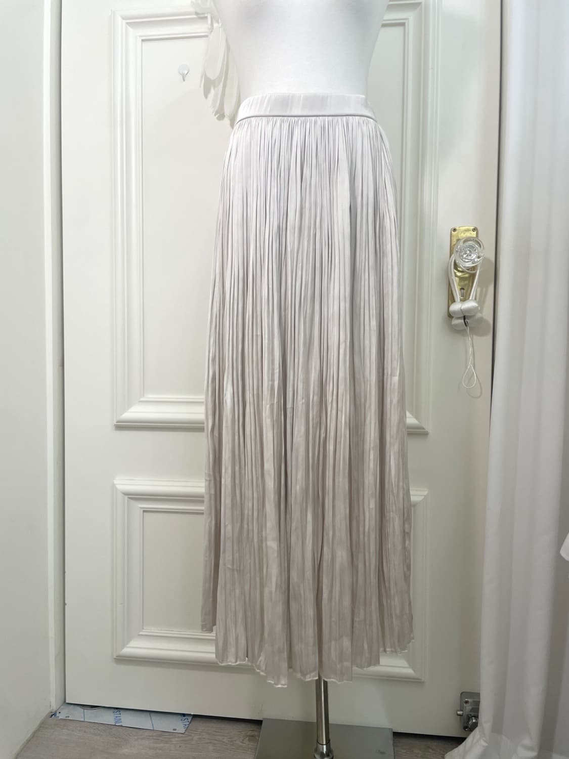 beigeivory satin long banding skirt 상품이미지5