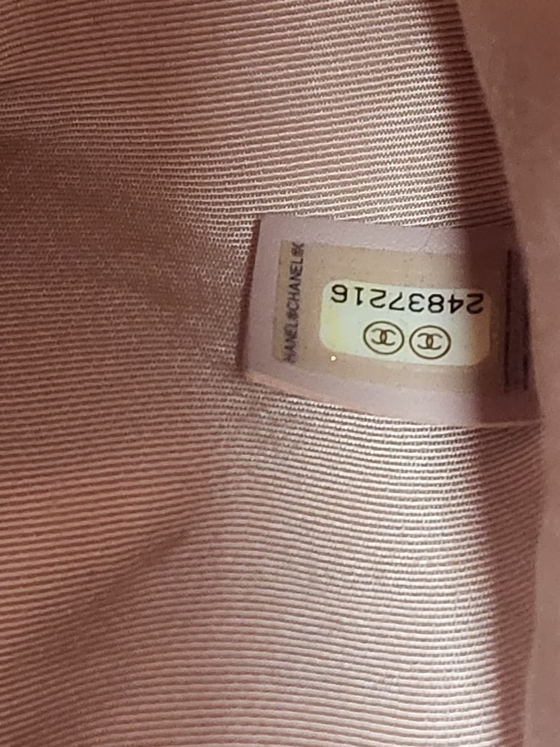 정품)급처상태좋음!샤넬 핑크 플랩 쉐브론V 보이백 미듐 가방 숄더크로스백 상품이미지4