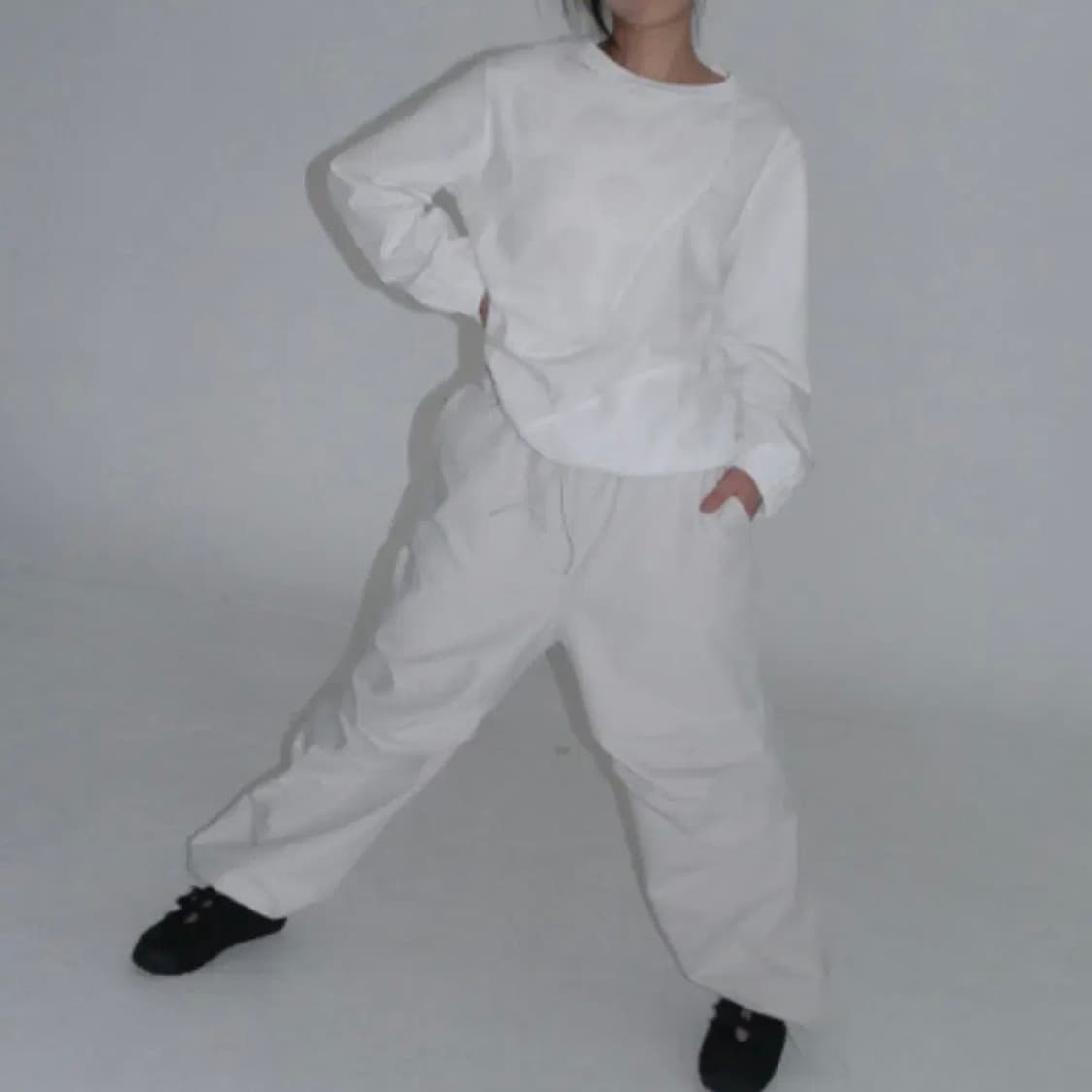 에프터먼데이 도트 텍스처 콤비 맨투맨 상품이미지2