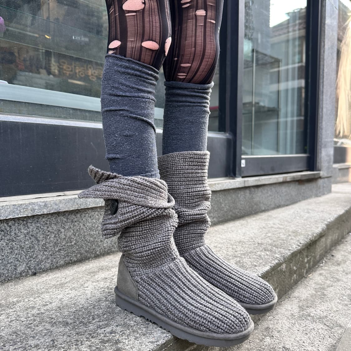 00s 그레이 2 버튼 니트 어그 카디 부츠 상품이미지1