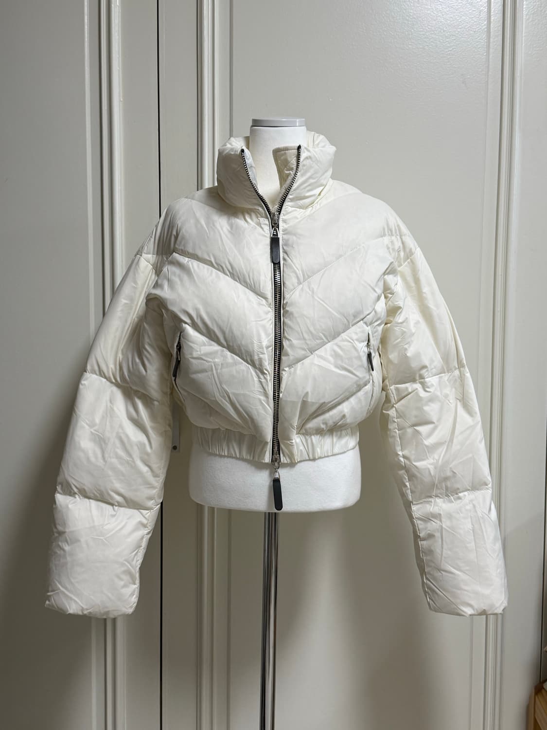 (새상품) 아이보리 구스 숏 패딩 상품이미지1