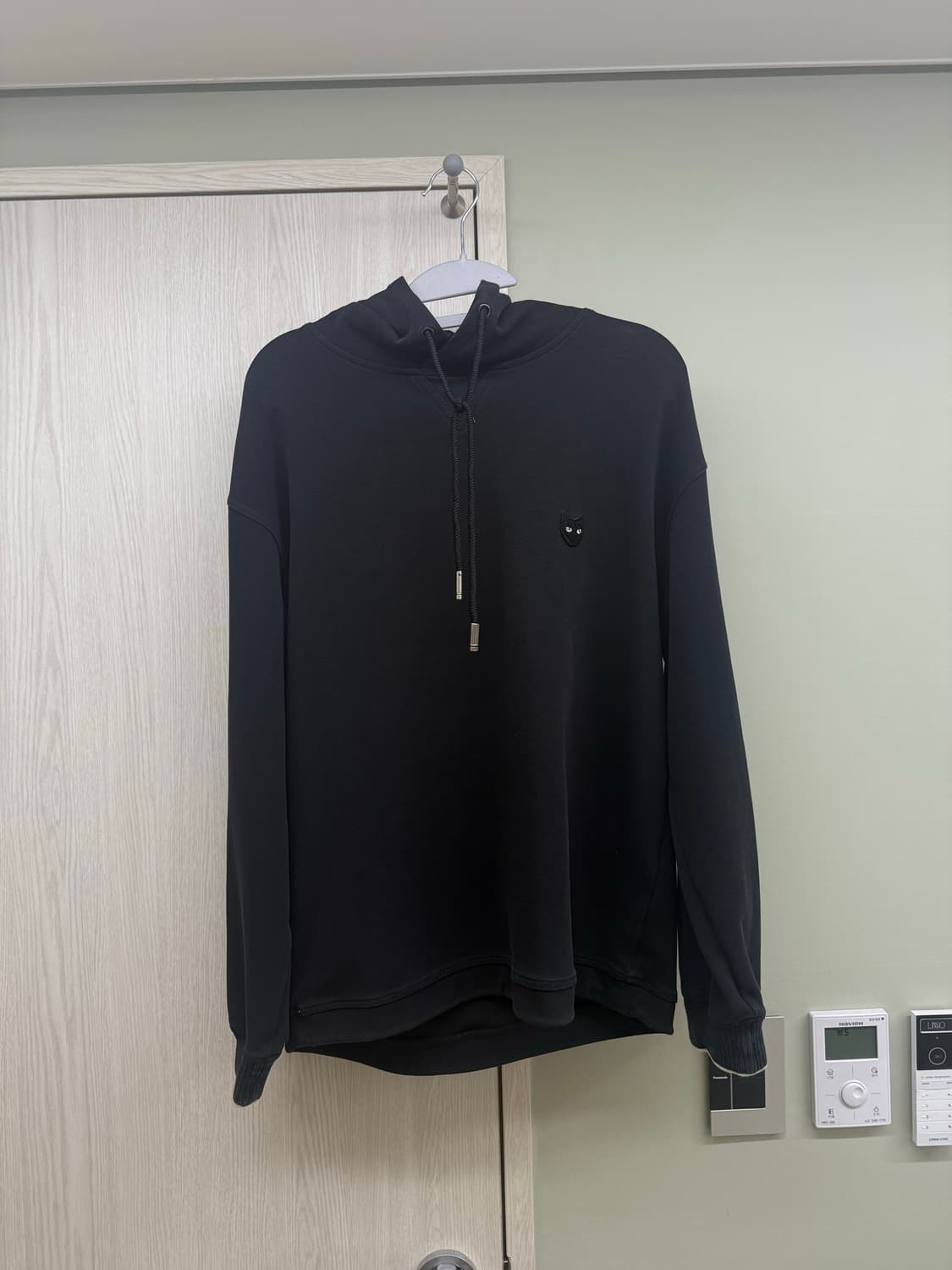 송지오 블랙 후드티 상품이미지1