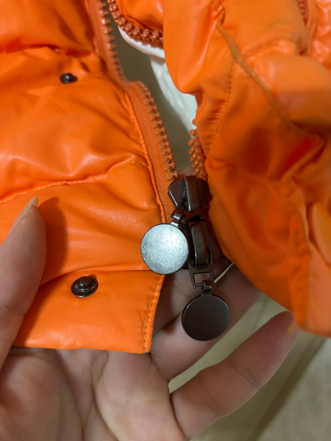 beams 빔즈 유광 다운 패딩 베스트 상품이미지5