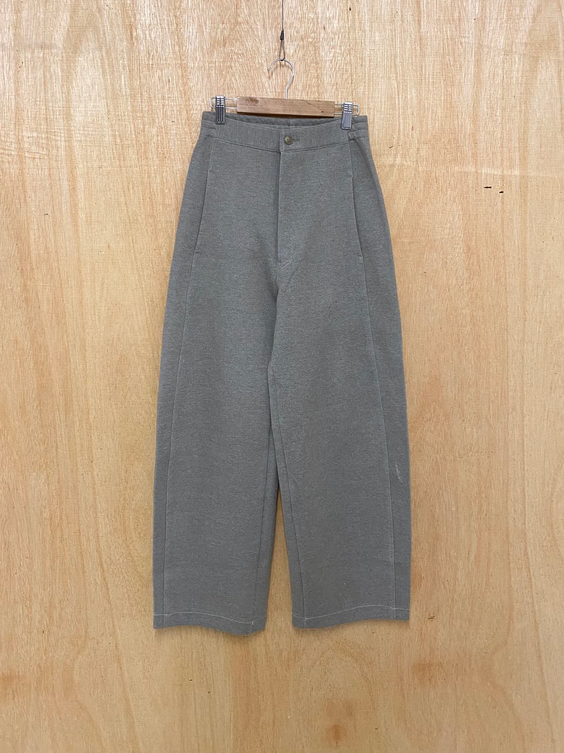 UNIQLO U curved sweat pants 유메르 커브드 스웻팬츠 상품이미지1