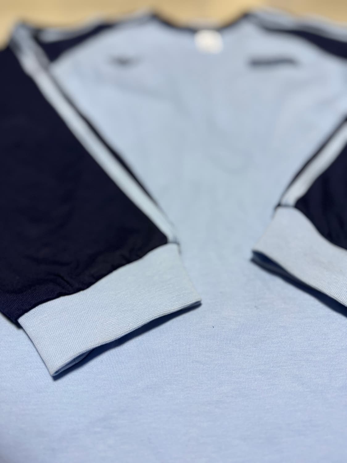 아디다스 x 오아시스 하늘색 긴팔티 상품이미지5