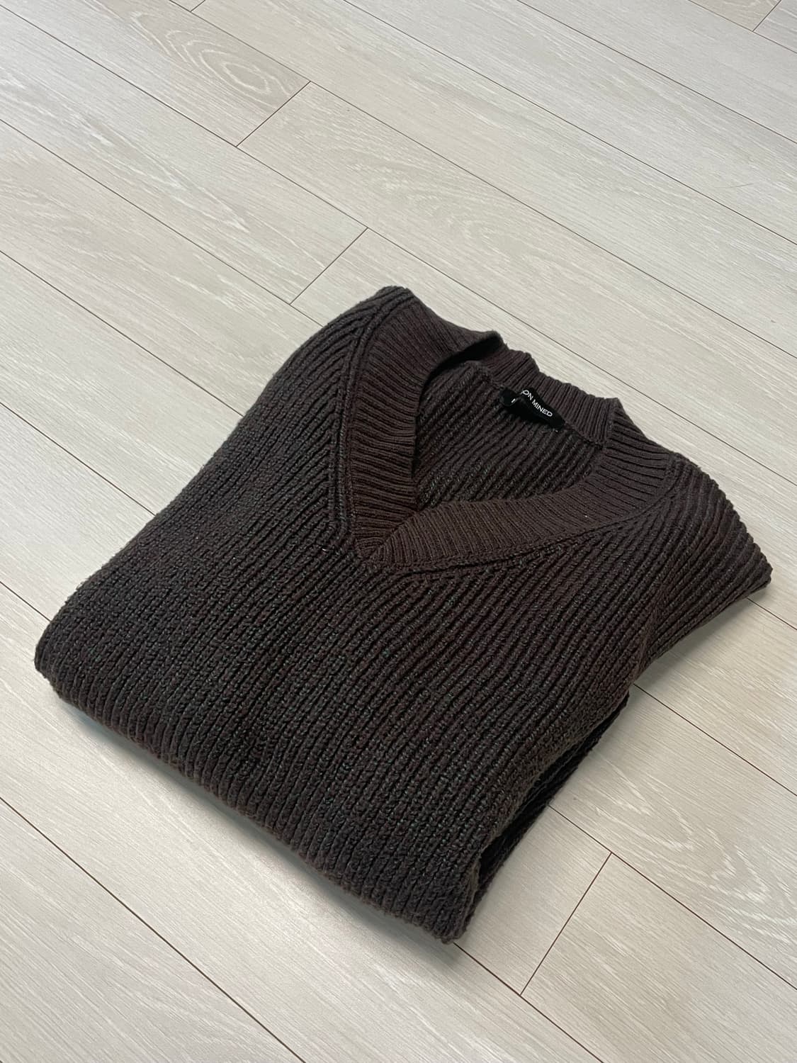 메종미네드 브이넥 니트 브라운 상품이미지1