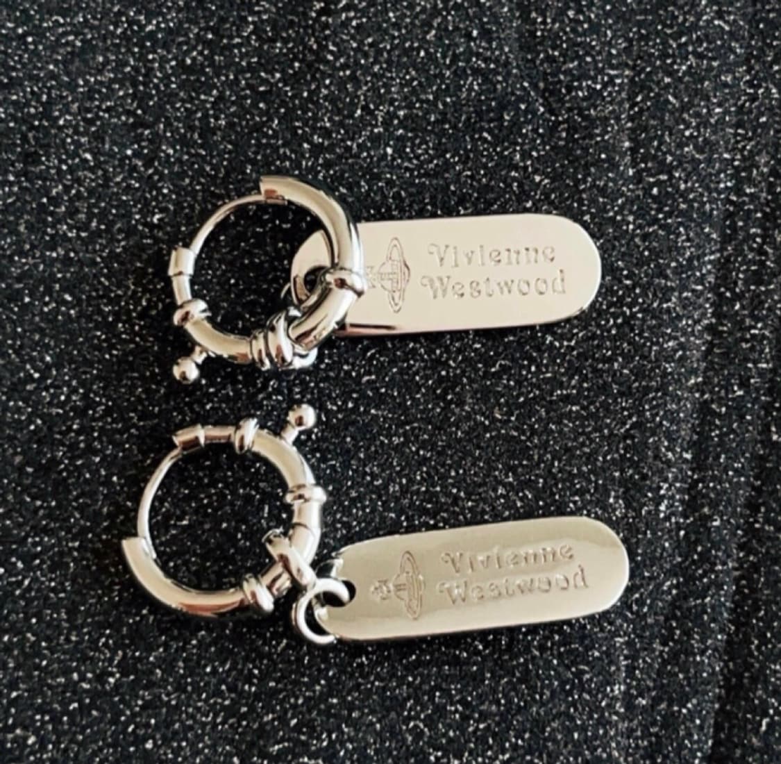 비비안웨스트우드 아카이브 레터링 orb 각인 드롭 링귀걸이 상품이미지4