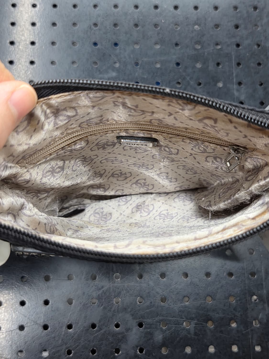 guess 게스 블랙 체인크로스백 상품이미지5