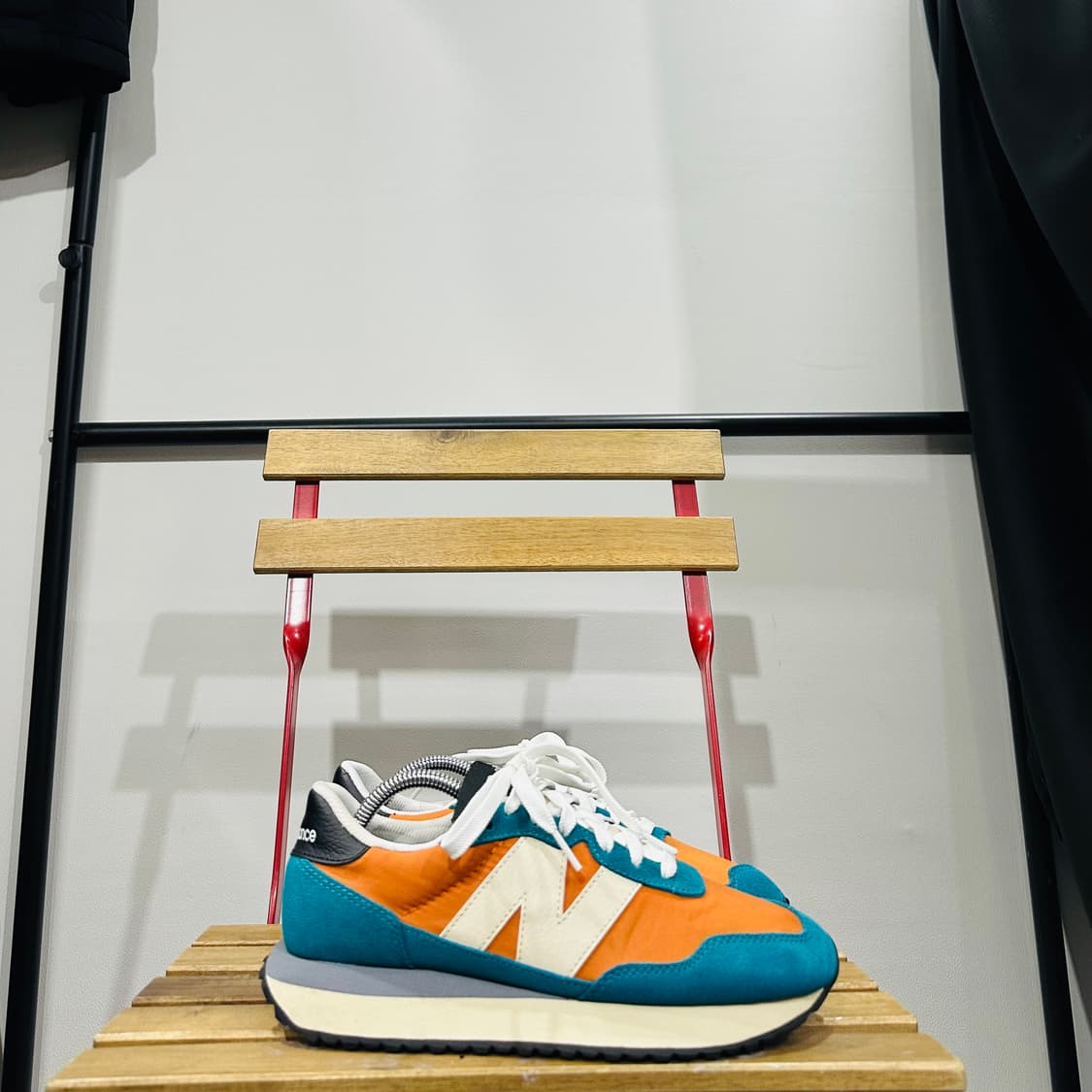 250) 뉴발란스 운동화 남녀공용 신발 237 오렌지 블루 상품이미지1