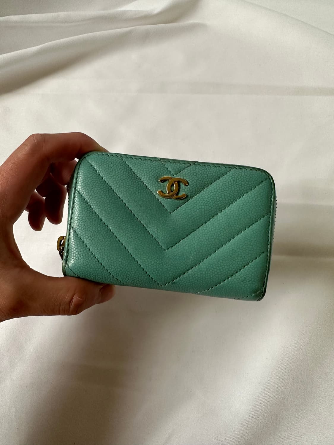 샤넬 여성 캐비어 지퍼돌이 카드지갑 스카이블루 금장 상품이미지6